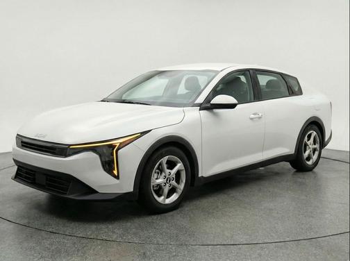 Snow White Pearl 2025 Kia K4 LXS