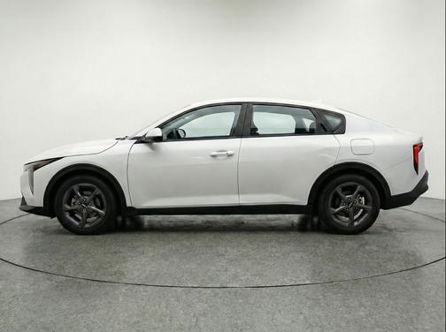Snow White Pearl 2025 Kia K4 LXS