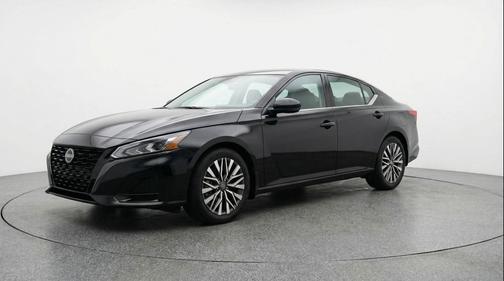 Super Black 2025 Nissan Altima SV FWD
