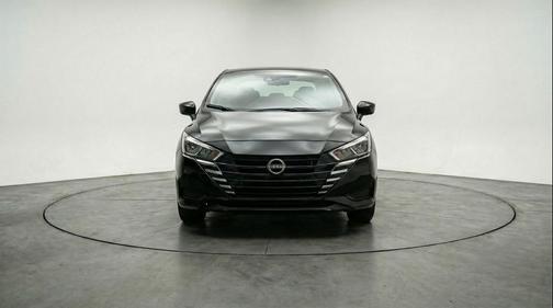 Super Black 2025 Nissan Versa 1.6 SV