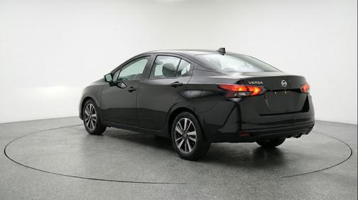 Super Black 2025 Nissan Versa 1.6 SV