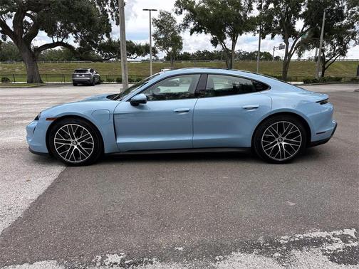 2022 Porsche Taycan Base