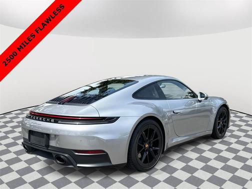 2025 Porsche 911 Carrera