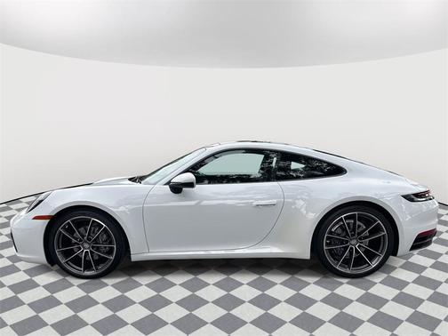 2022 Porsche 911 Carrera