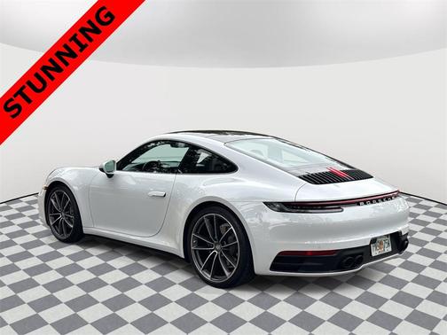 2022 Porsche 911 Carrera