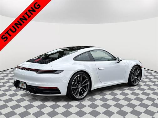2022 Porsche 911 Carrera