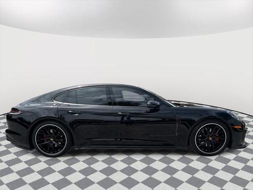 2022 Porsche Panamera Base
