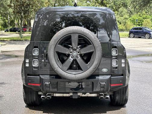 2023 Land Rover Defender 110 V8