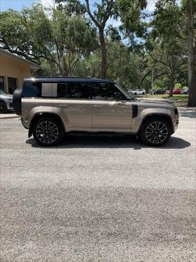 2025 Land Rover Defender 110 V8