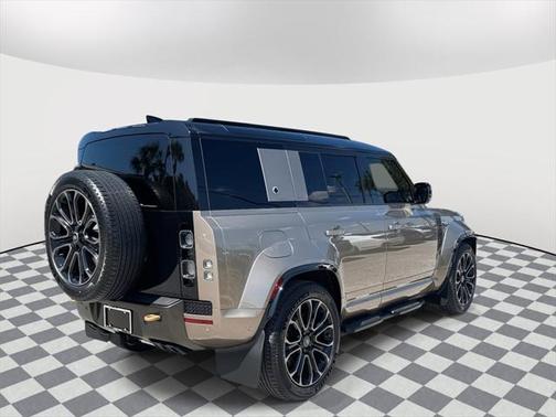 2025 Land Rover Defender 110 V8