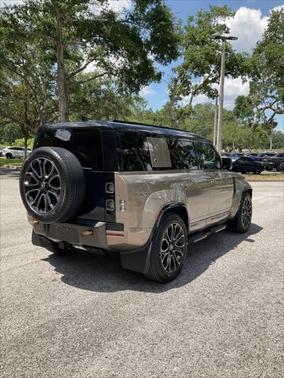 2025 Land Rover Defender 110 V8