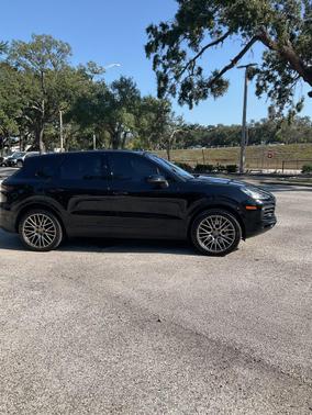 2023 Porsche Cayenne Platinum Edition