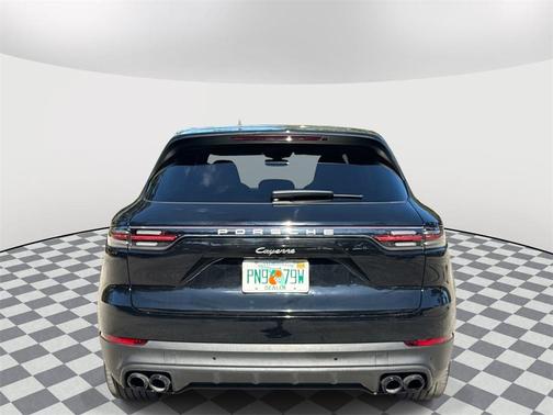 2023 Porsche Cayenne Platinum Edition