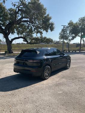 2023 Porsche Cayenne Platinum Edition