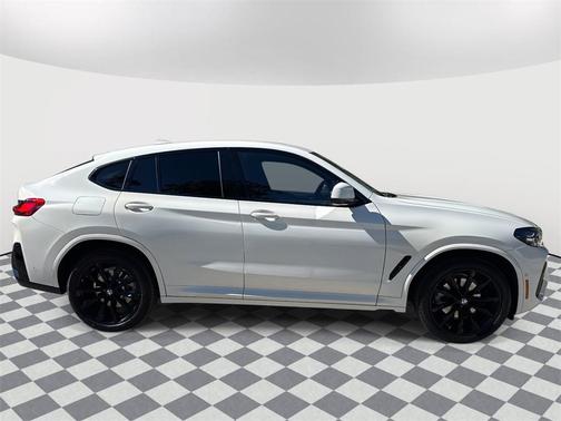 2025 BMW X4 xDrive30i