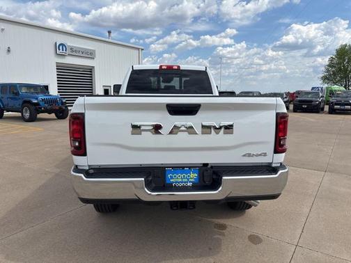 2025 RAM 2500 Tradesman Crew Cab 4x4 8' Box