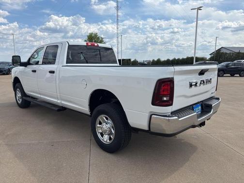 2025 RAM 2500 Tradesman Crew Cab 4x4 8' Box