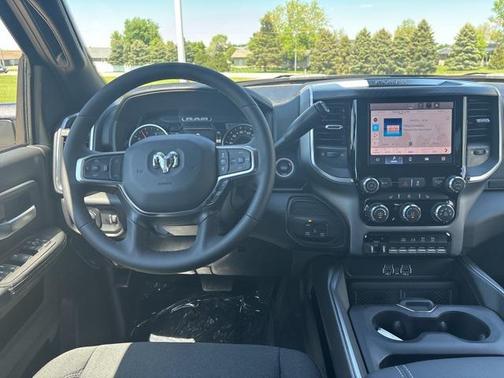 2025 RAM 3500 Big Horn Crew Cab 4x4 8' Box