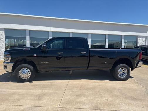 2025 RAM 3500 Big Horn Crew Cab 4x4 8' Box
