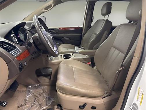 2014 Chrysler Town & Country Touring-L
