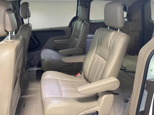 2014 Chrysler Town & Country Touring-L