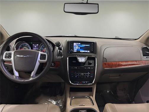 2014 Chrysler Town & Country Touring-L