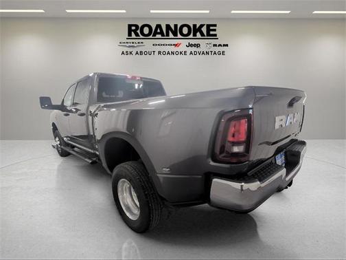 2025 RAM 3500 Tradesman Crew Cab 4x4 8' Box