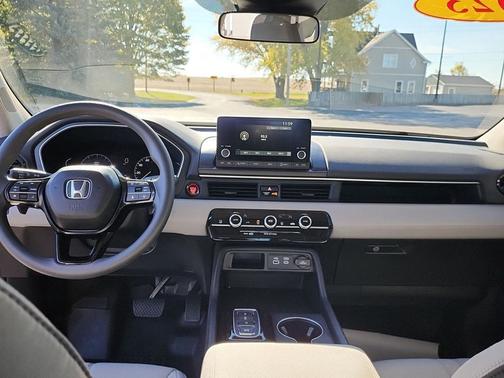 2023 Honda Pilot AWD LX