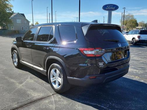 2023 Honda Pilot AWD LX