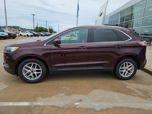 BURGUNDY VELVET MET TINT CC 2024 Ford Edge SEL