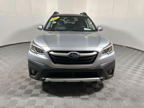 Ice Silver Metallic 2021 Subaru Outback Limited XT