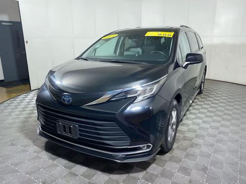 2023 Toyota Sienna XLE 7 Passenger