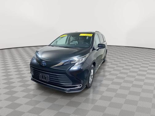 2023 Toyota Sienna XLE 7 Passenger