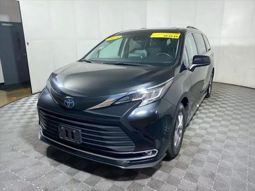 2023 Toyota Sienna XLE 7 Passenger