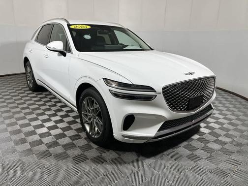 Alta White 2025 Genesis GV70 2.5T AWD