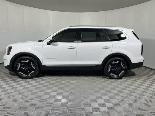 Glacial White Pearl 2023 Kia Telluride EX