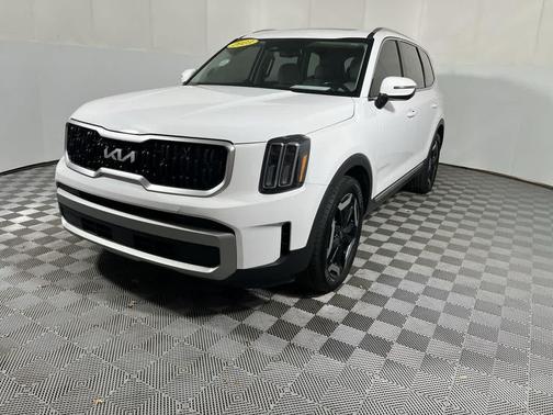 Glacial White Pearl 2023 Kia Telluride EX