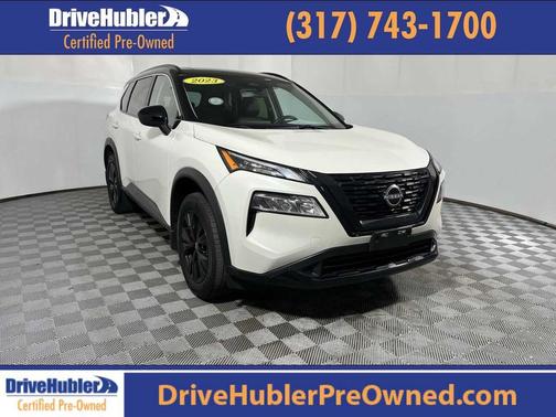 Pearl White Tricoat/Super Black 2023 Nissan Rogue SV