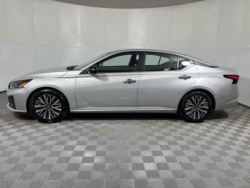 Brilliant Silver Metallic 2024 Nissan Altima 2.5 SV