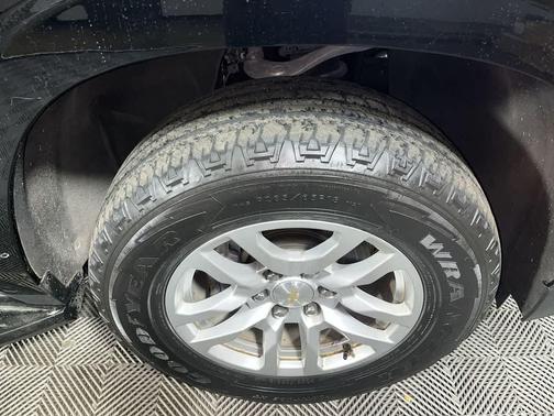 2023 Chevrolet Suburban LS