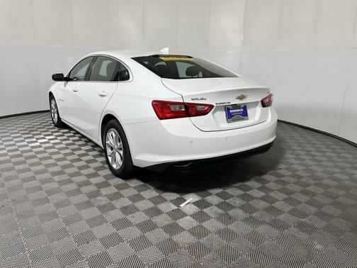 Summit White 2024 Chevrolet Malibu FWD 1LT