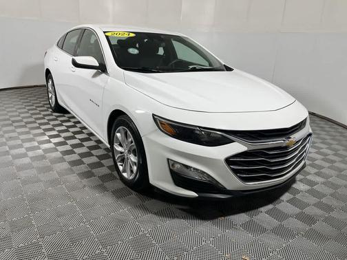 Summit White 2024 Chevrolet Malibu FWD 1LT