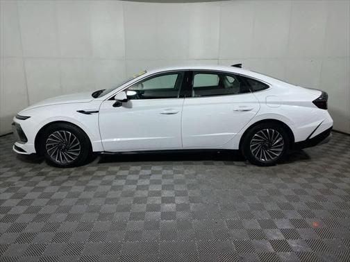 2024 Hyundai SONATA Hybrid SE