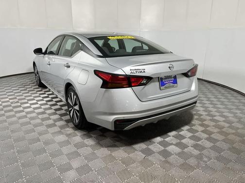 Brilliant Silver Metallic 2022 Nissan Altima 2.5 SV