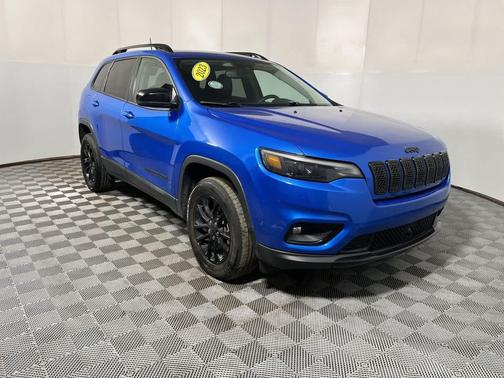 Hydro Blue Pearlcoat 2023 Jeep Cherokee Altitude