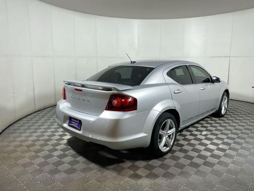 2011 Dodge Avenger Lux