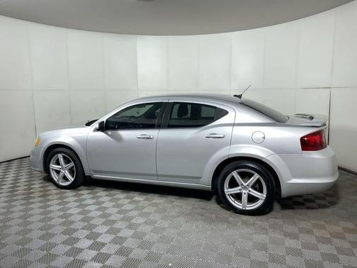2011 Dodge Avenger Lux