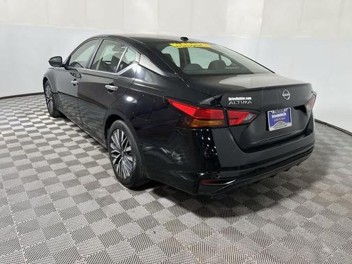 Super Black 2024 Nissan Altima 2.5 SV