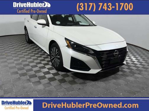 Pearl White Tricoat 2023 Nissan Altima 2.5 SV