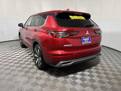 Red Diamond 2025 Mitsubishi Outlander SE 2.5 S-AWC